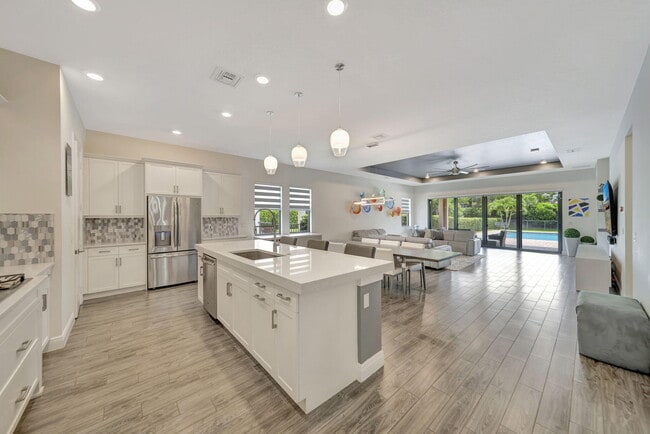 Building Photo - 8720 E Baypoint Cir