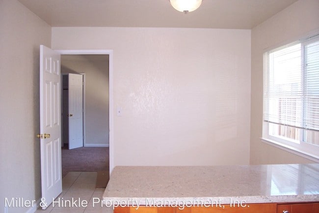 Building Photo - 2082 Kim Louise Dr