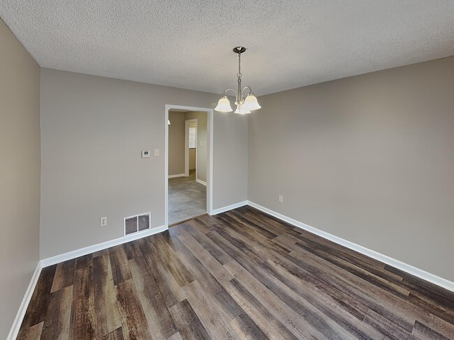 Building Photo - 1017 Hawkview Dr