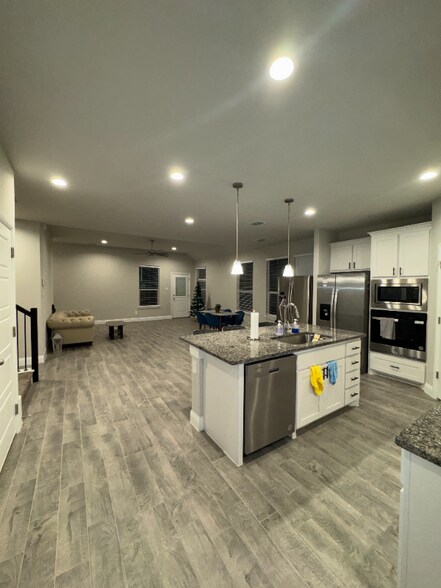 Building Photo - 1400 Razorbill Rd