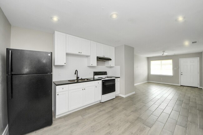 Building Photo - 5435 Pardee St