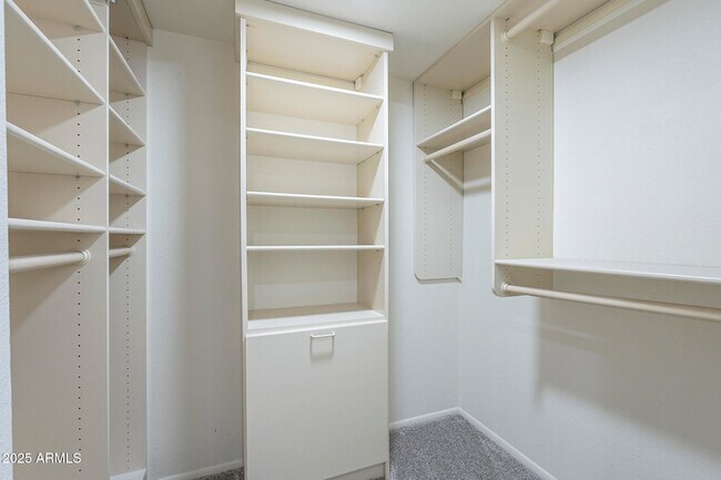 Building Photo - 12433 W Fieldstone Dr