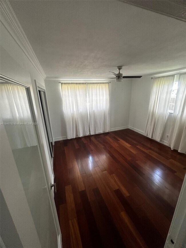 Building Photo - 3 bedroom in Hollywood FL 33021