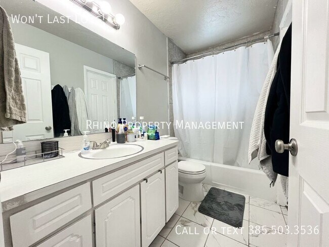 Building Photo - 5658 S Vlg Cir