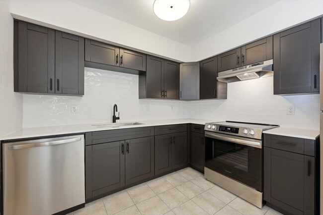 Building Photo - 1331 Cedar St