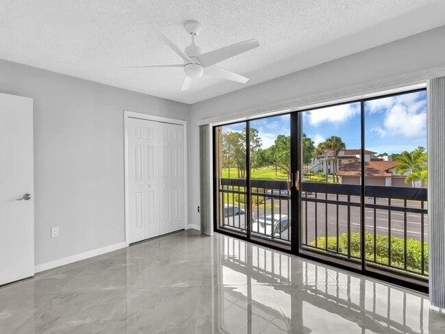 Building Photo - 3200 Twin Lakes Terrace