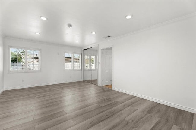 Building Photo - Updated 3-Bedroom Home with Outdoor Kitche...