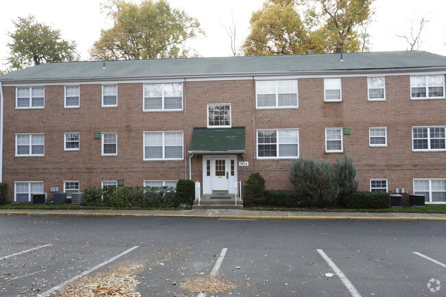 Building Photo - Fields of Falls Church