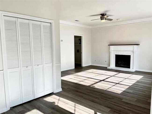 Building Photo - 16909 Dorman Dr