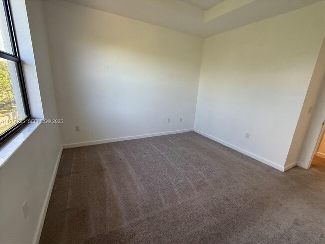 Building Photo - 685 NE 208th Terrace