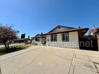 Building Photo - 2621 Fenmead St