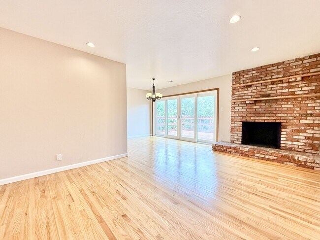Building Photo - Renovated 3bed/2bath Linda Mar Rancher