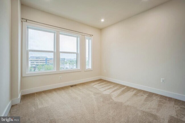 Building Photo - 44764 Tiverton Sq