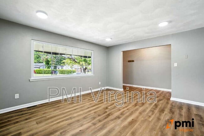 Building Photo - 3100 Kenelm Dr
