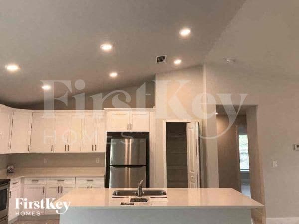 Building Photo - 6114 Holt Ct