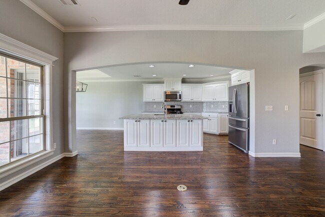 Building Photo - 4 Bed / 3 Bath in Jenks!