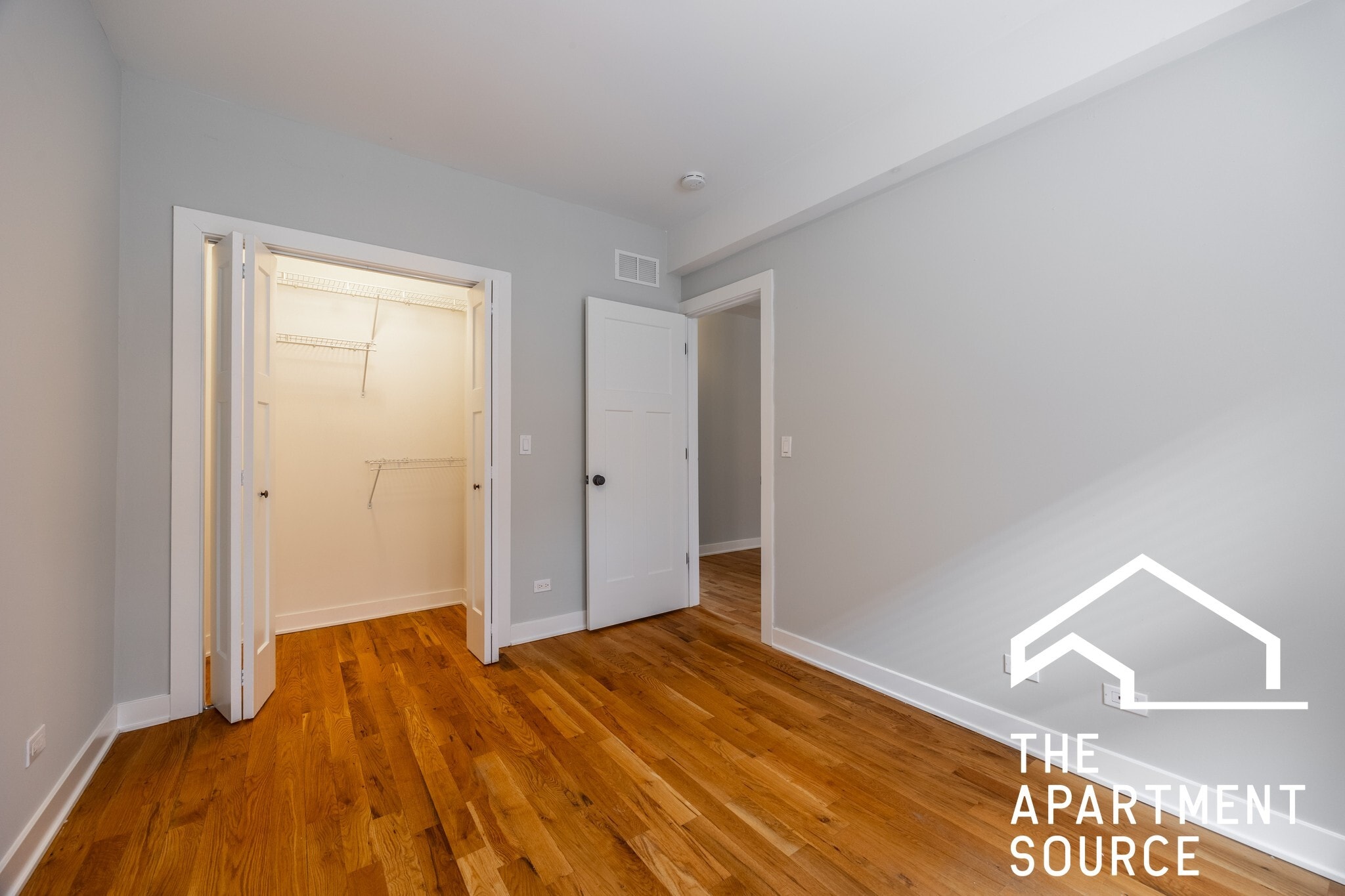 Building Photo - 2207 W Eastwood Ave