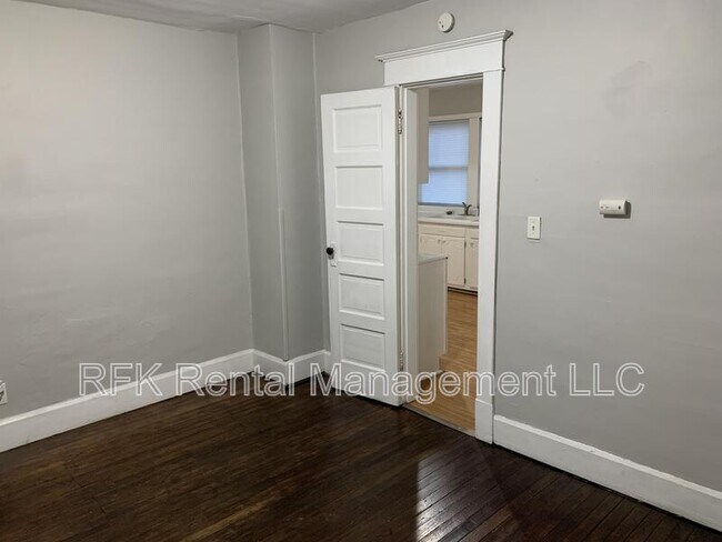 Building Photo - 802 N Gray St