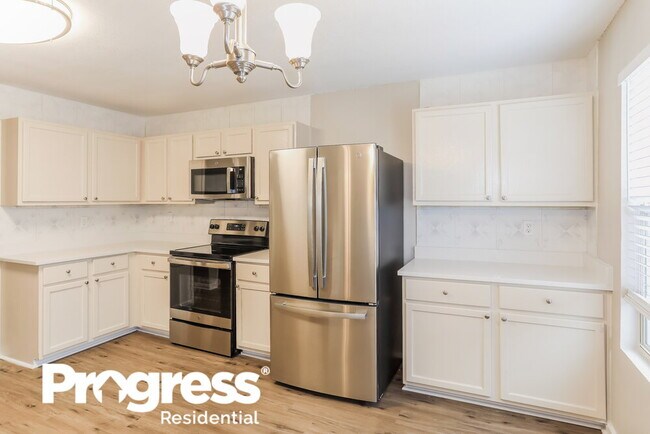 Building Photo - 8764 Stonebriar Ln