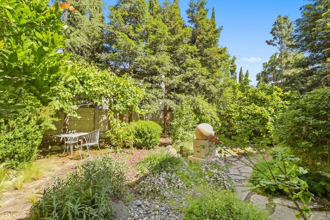 Building Photo - 3 Bedroom in Mace Ranch