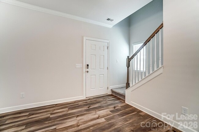 Building Photo - 3026 Lisburn St