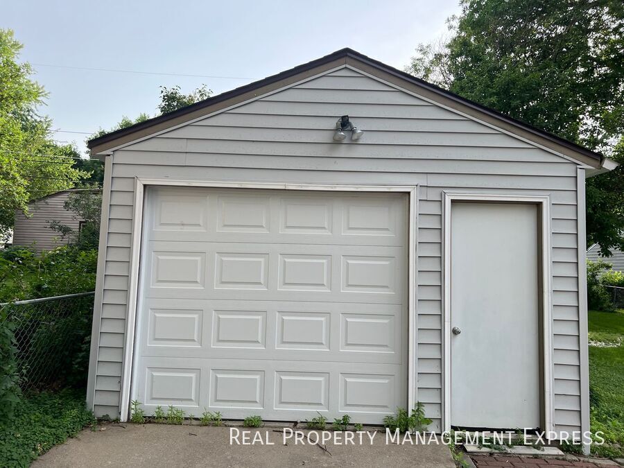 Building Photo - 3 Bedroom 2 Bathroom Home for Rent