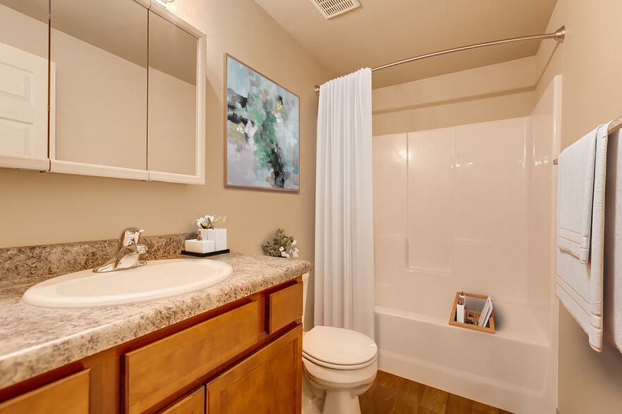 Building Photo - Rosewood Club Apts