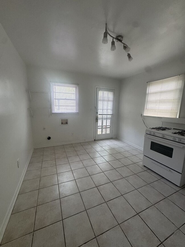 Interior Photo - 215-Hillcrest