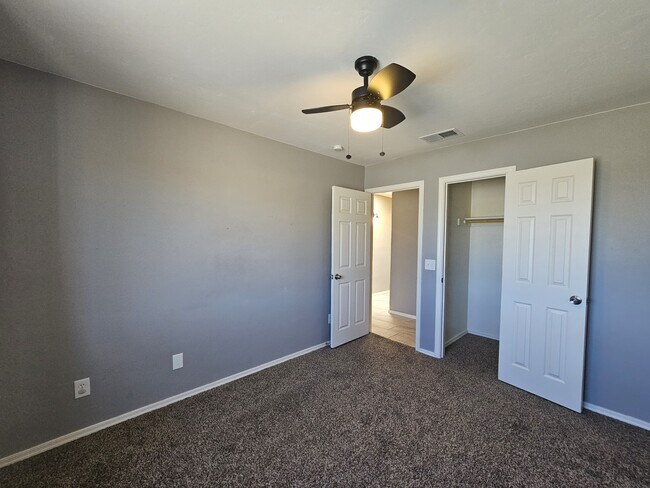 Building Photo - 5861 N Moonbrook Rd