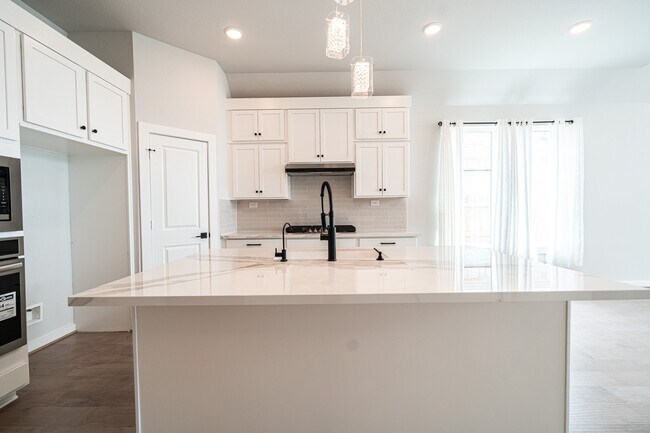 Building Photo - 24819 Yellow Spruce Cir