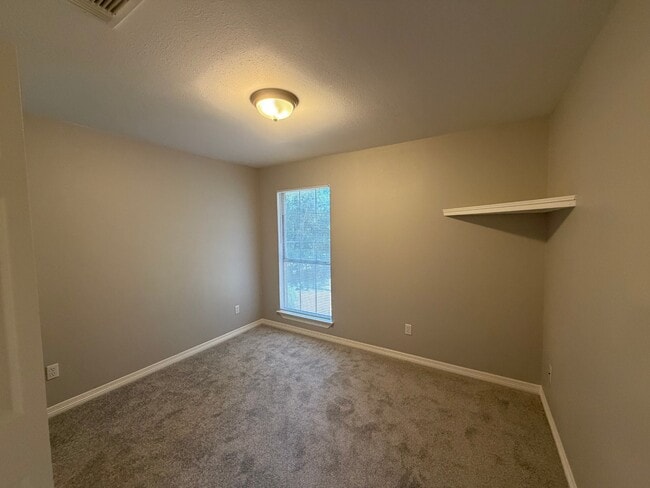 Building Photo - 12711 Woodcreek Dr