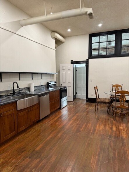 KITCHEN - 405 Sharp St