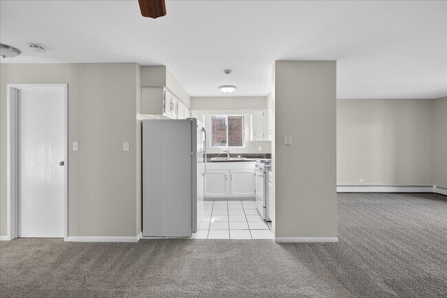 Building Photo - 604 W 65th St