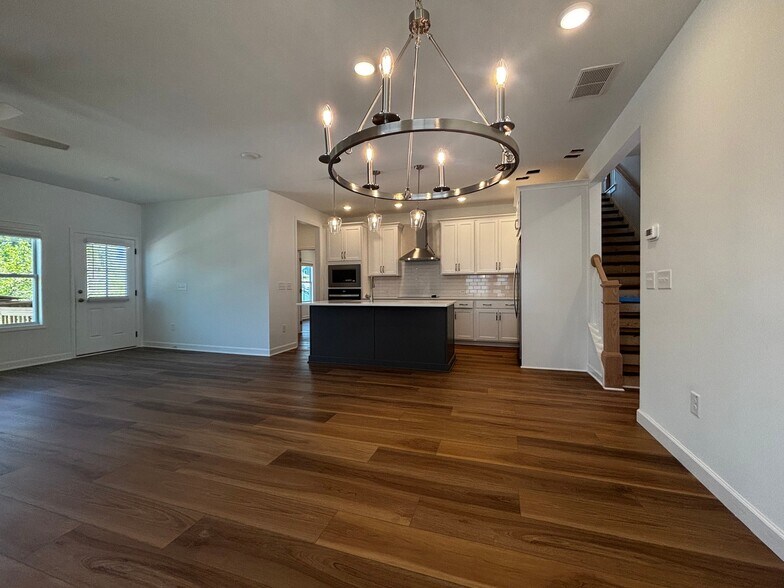 Building Photo - 202 Summit Ave SE