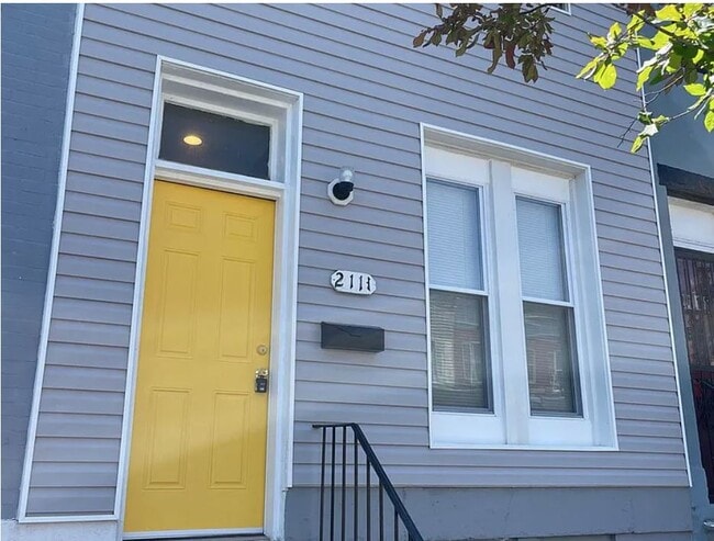 Primary Photo - 2111 Clifton Ave