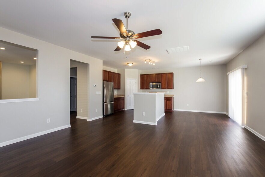 Building Photo - 9231 Yellow Oak Rd