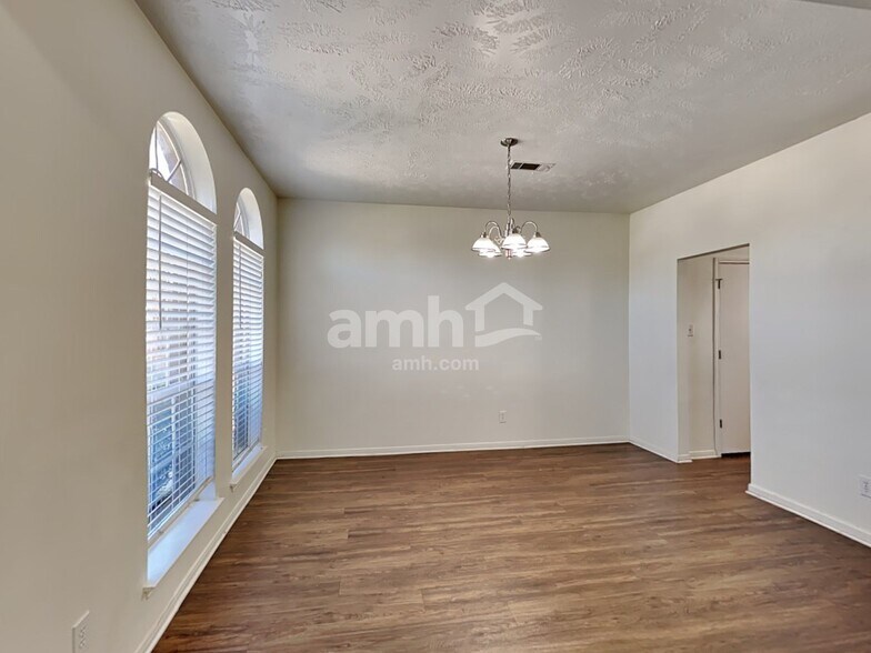 Building Photo - 502 Hearthstone Ct