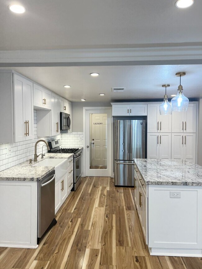 Building Photo - 4 Bed/ 3 Bath Yorba Linda Home with 2 Car Garage