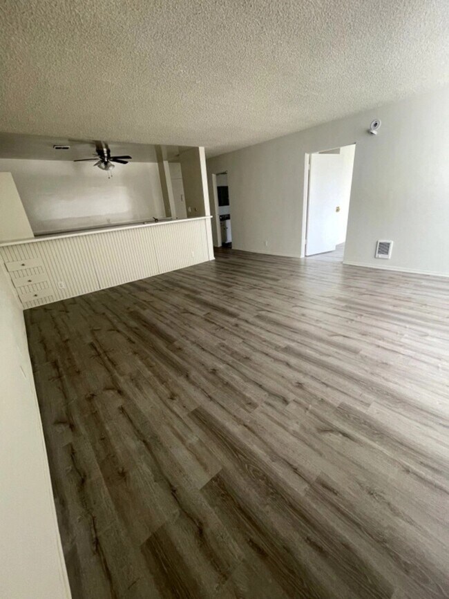 Interior Photo - 11139 Acama Street,