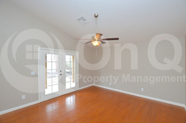 Building Photo - 169 S Criss St