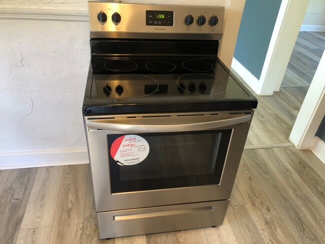 Building Photo - 416 Goodall Ave