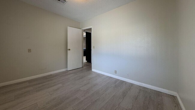 Building Photo - 148 Carmody St