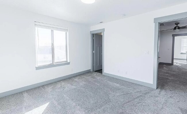 Building Photo - 3 bed 2.5 bath townhome in heart of Meridian
