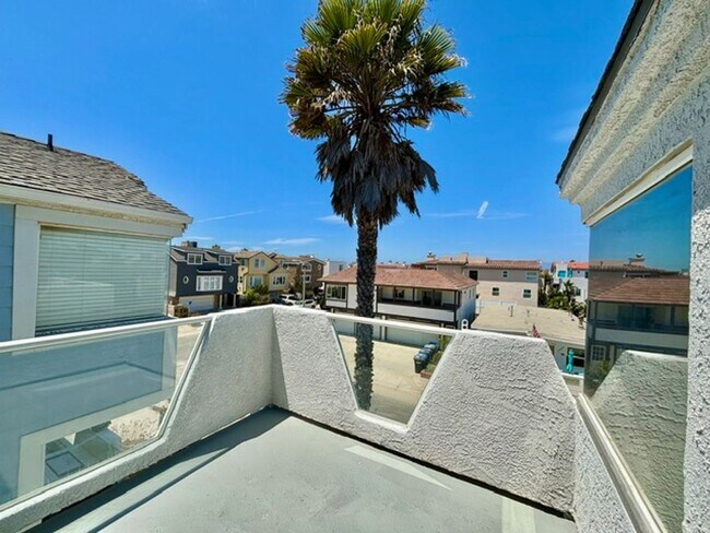 Building Photo - Hollywood Beach | Oxnard | 3 Bed + 3.5 Bat...