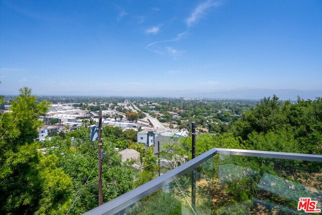 Building Photo - 3865 Buena Park Dr
