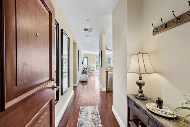 Building Photo - Fully Furnished Condo in the prestigious R...