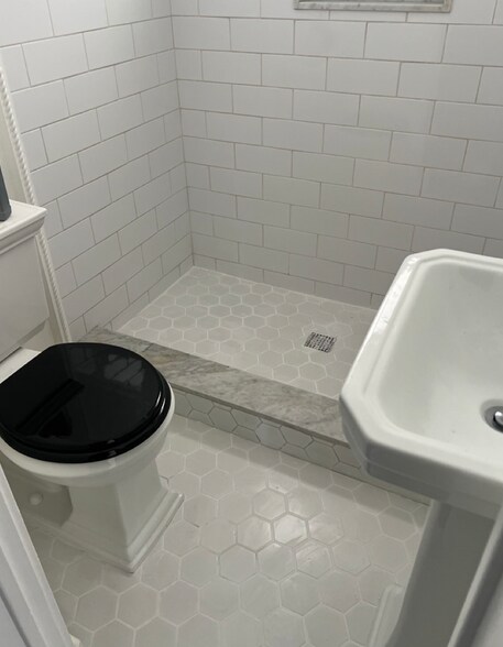 Building Photo - 409 Wheeling Way