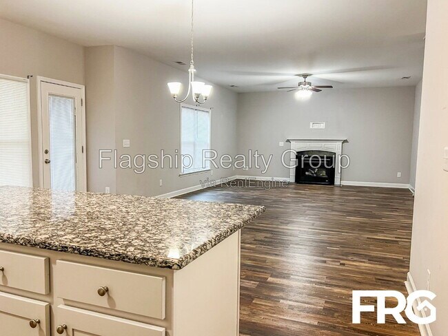 Building Photo - 491 Fallingbrook Dr