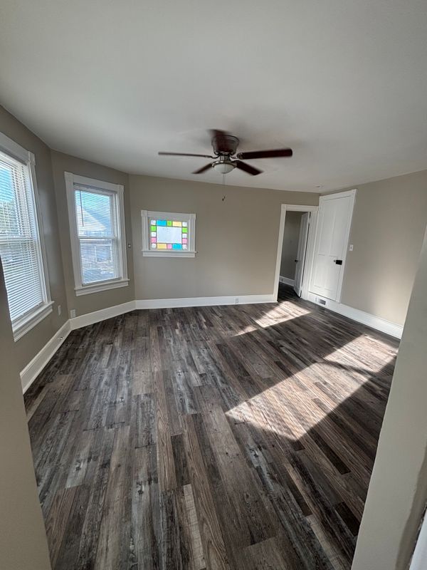 Building Photo - 207 W Main St