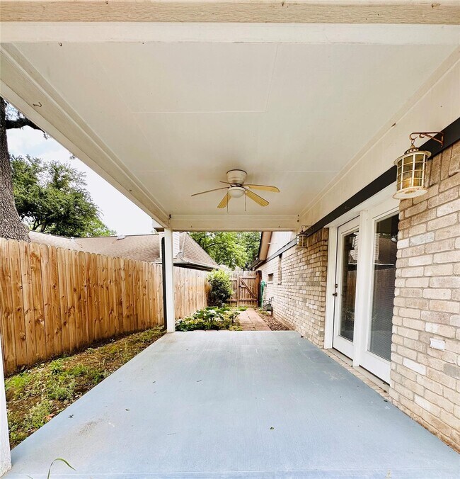 Building Photo - 15111 Yorkpoint Dr